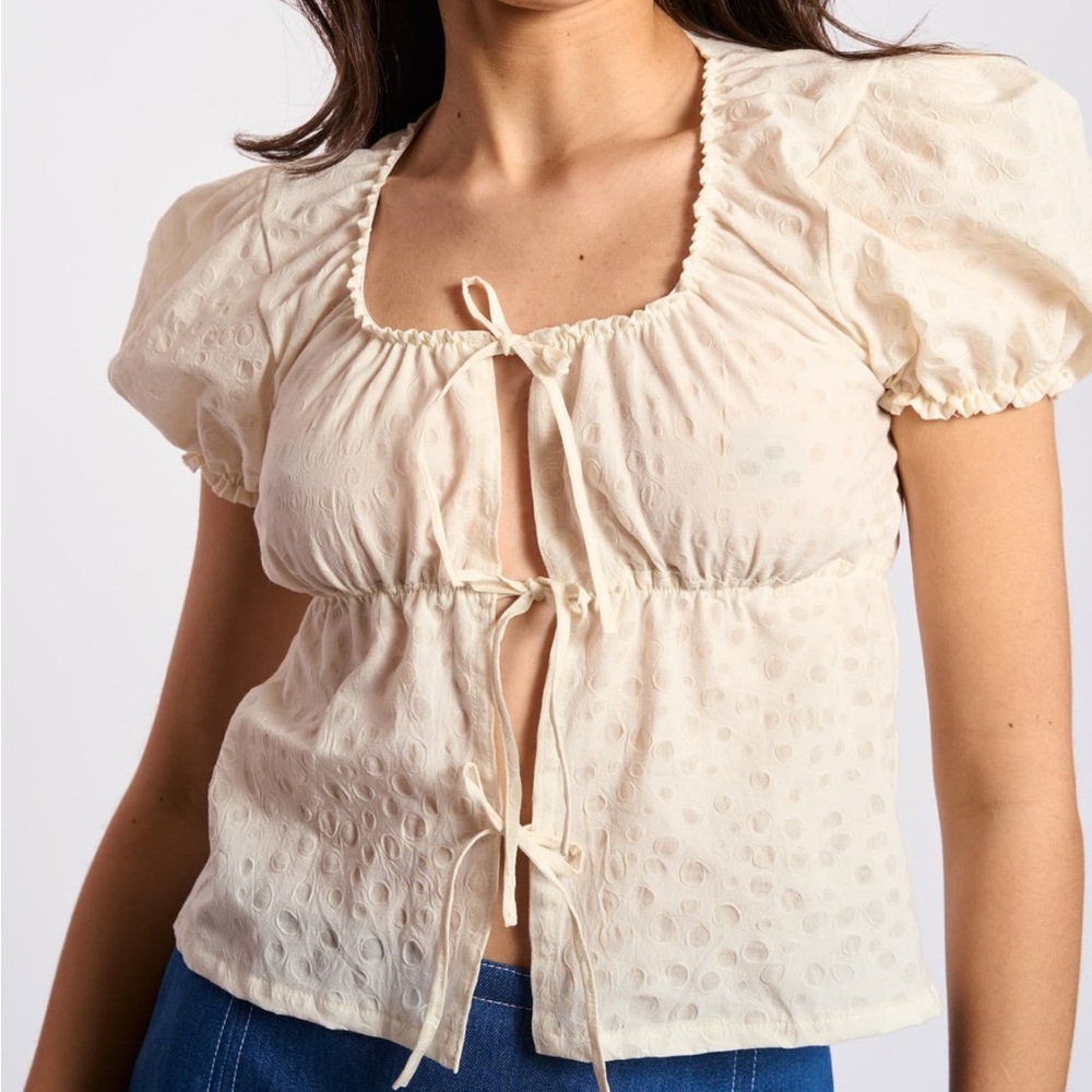 COUP DE FOUDRE II – Cream tone-to-tone dots puffy blouse - Picture 4 of 4